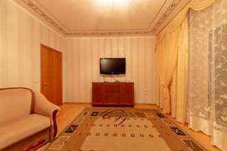 Апартаменты Comfortable three bedroom apartment st. Kutuzova, 14 Киев-5